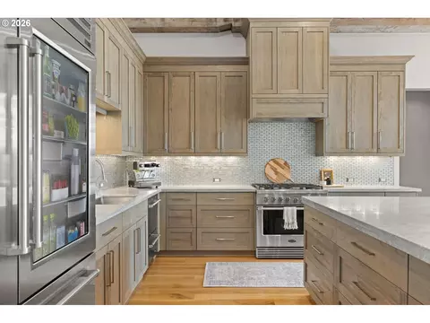 Kitchen - 2193 NE 3rd Ave, Camas, WA 98607 photo 2 of 4