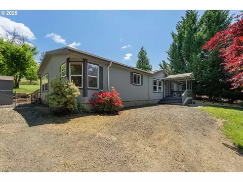 535 Grandview St, Glide, OR 97443