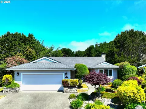17174 Ocean Park Ct, Brookings, OR 97415