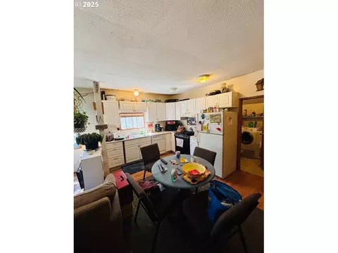 Kitchen - 52205 Lechner Ln, La Pine, OR 97739 photo 2 of 2