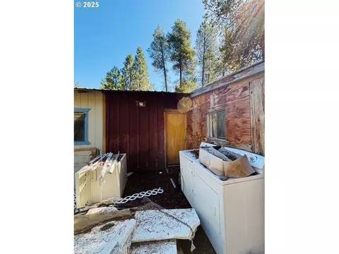 Exterior - 52205 Lechner Ln, La Pine, OR 97739 photo 2 of 2