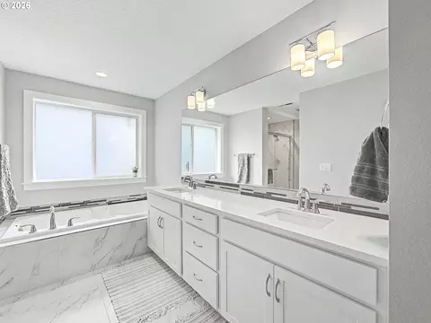Bath - 37984 Juniper St, Sandy, OR 97055 photo 2 of 6