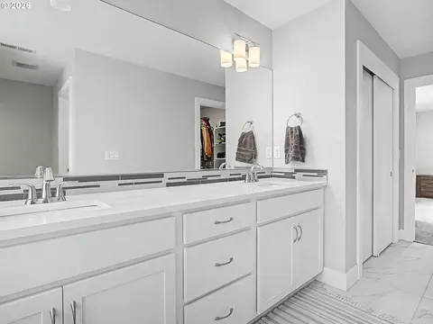 Bath - 37984 Juniper St, Sandy, OR 97055 photo 5 of 6