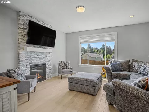 Living - 37984 Juniper St, Sandy, OR 97055 photo 1 of 3