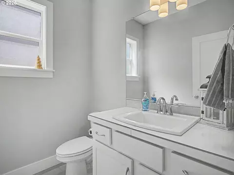 Bath - 37984 Juniper St, Sandy, OR 97055 photo 1 of 6