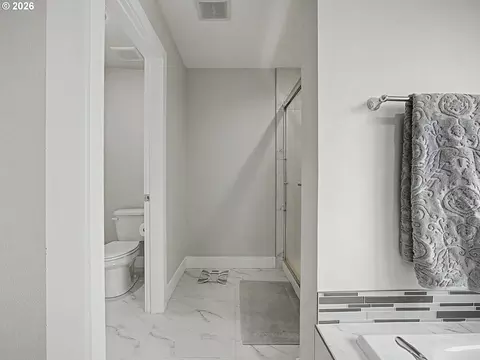 Bath - 37984 Juniper St, Sandy, OR 97055 photo 3 of 6