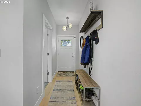 Entry Way - 37984 Juniper St, Sandy, OR 97055 photo 1 of 6