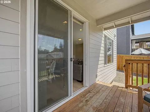 Exterior - 37984 Juniper St, Sandy, OR 97055 photo 4 of 12