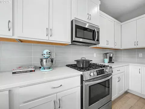 Kitchen - 37984 Juniper St, Sandy, OR 97055 photo 3 of 5