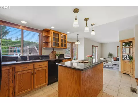Kitchen - 3200 SW 24th St, Gresham, OR 97080 photo 5 of 6