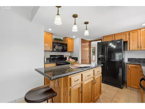 Kitchen - 3200 SW 24th St, Gresham, OR 97080 photo 3 of 6