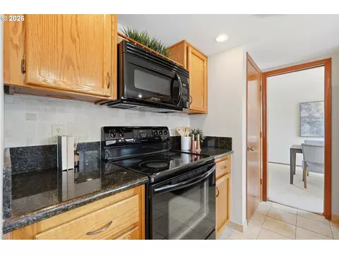 Kitchen - 3200 SW 24th St, Gresham, OR 97080 photo 2 of 6