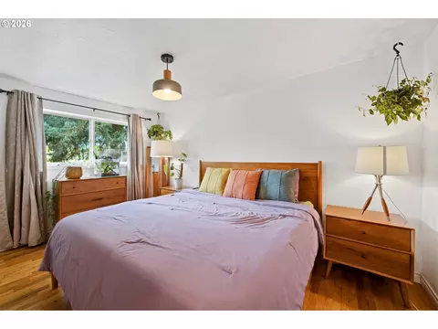 Bedroom - 4488 Knoop Ave, Eugene, OR 97402 photo 1 of 5