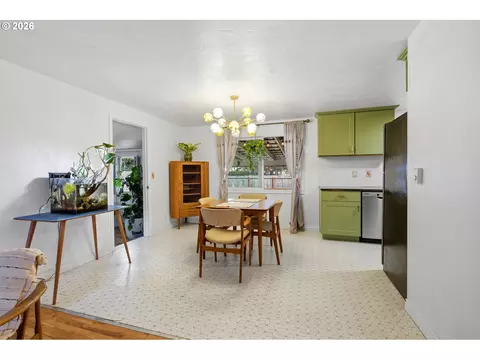 Dining - 4488 Knoop Ave, Eugene, OR 97402 photo 1 of 2