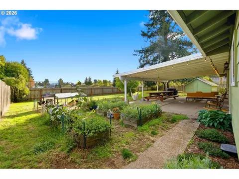 Exterior - 4488 Knoop Ave, Eugene, OR 97402 photo 4 of 10