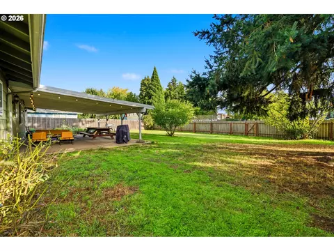 Exterior - 4488 Knoop Ave, Eugene, OR 97402 photo 6 of 10