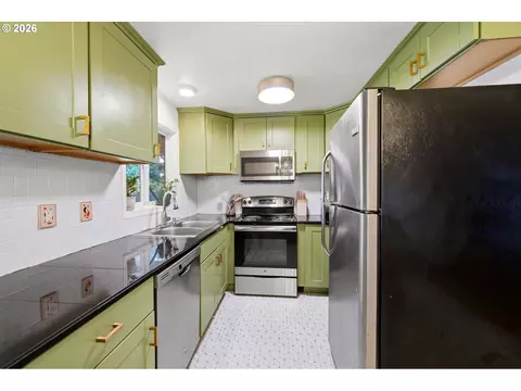 Kitchen - 4488 Knoop Ave, Eugene, OR 97402 photo 1 of 3