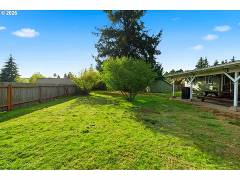Exterior - 4488 Knoop Ave, Eugene, OR 97402 photo 7 of 10
