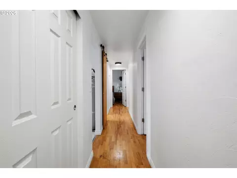 Entry Way - 4488 Knoop Ave, Eugene, OR 97402 photo 1 of 1
