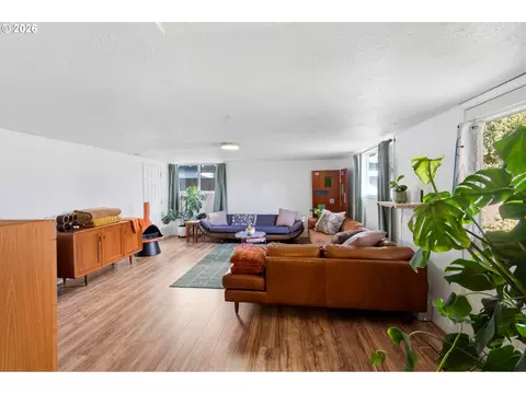 Living - 4488 Knoop Ave, Eugene, OR 97402 photo 4 of 6
