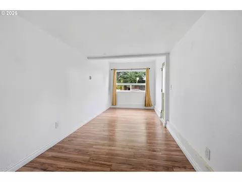 Living - 4488 Knoop Ave, Eugene, OR 97402 photo 6 of 6