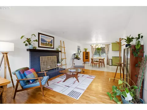 Living - 4488 Knoop Ave, Eugene, OR 97402 photo 1 of 6