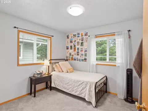 Bedroom - 34603 SE Jarl Rd, Boring, OR 97009 photo 8 of 8