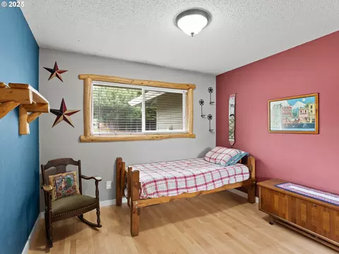 Bedroom - 34603 SE Jarl Rd, Boring, OR 97009 photo 3 of 8
