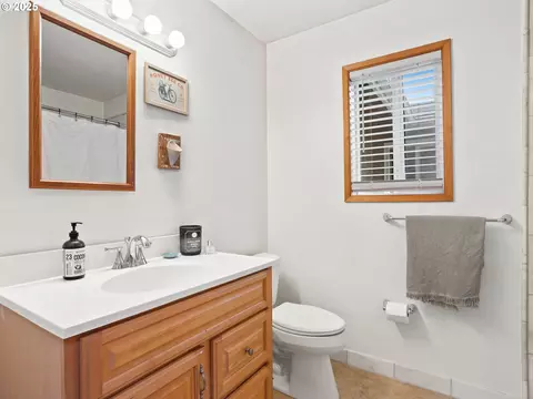 Bath - 34603 SE Jarl Rd, Boring, OR 97009 photo 4 of 4