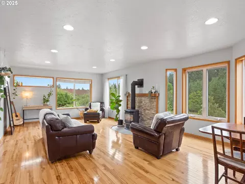 Living - 34603 SE Jarl Rd, Boring, OR 97009 photo 6 of 6