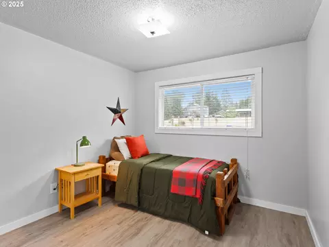Bedroom - 34603 SE Jarl Rd, Boring, OR 97009 photo 4 of 8