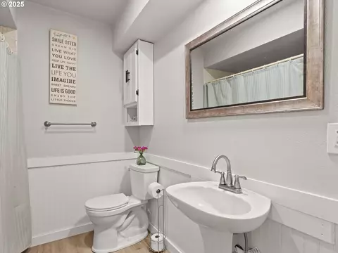 Bath - 34603 SE Jarl Rd, Boring, OR 97009 photo 2 of 4