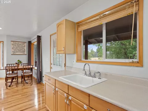 Kitchen - 34603 SE Jarl Rd, Boring, OR 97009 photo 6 of 6