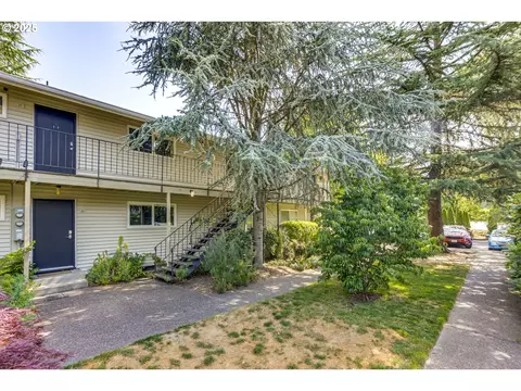 6825 SW Capitol Hill Rd #27, Portland, OR 97219