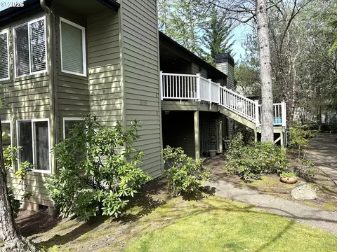 5059 Foothills Dr #D, Lake Oswego, OR 97034