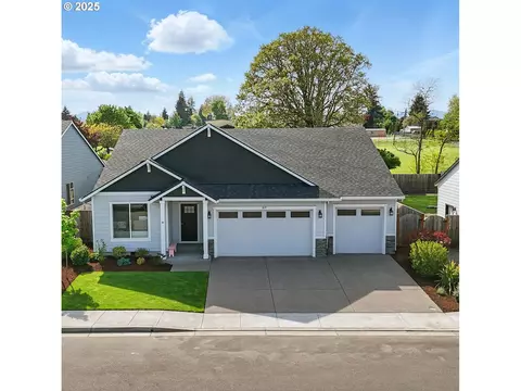 317 S 7th St, Carlton, OR 97111