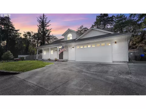 2222 Ash St, North Bend, OR 97459