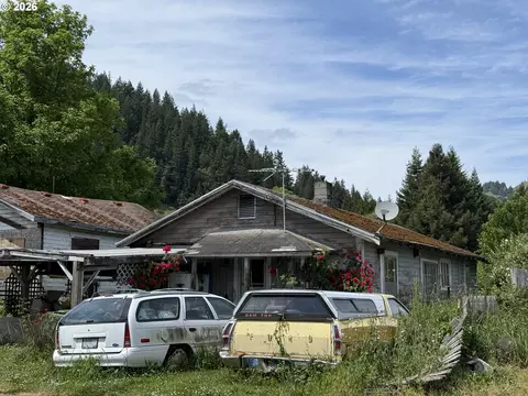 320 W Cedar St, Powers, OR 97466