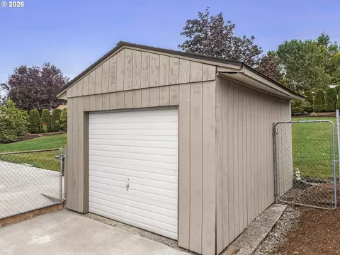 Exterior - 2755 SW Angeline Ct, Gresham, OR 97080 photo 5 of 6