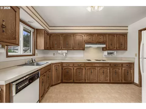 Kitchen - 2755 SW Angeline Ct, Gresham, OR 97080 photo 1 of 5