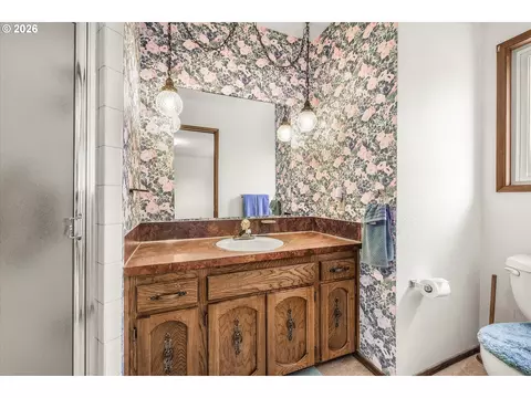 Bath - 2755 SW Angeline Ct, Gresham, OR 97080 photo 1 of 3