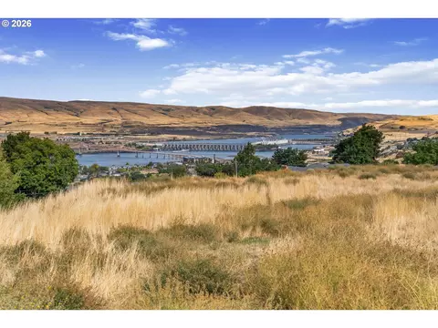 View/Area - 2837 E 9th St, The Dalles, OR 97058 photo 2 of 15