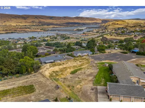 View/Area - 2837 E 9th St, The Dalles, OR 97058 photo 3 of 15