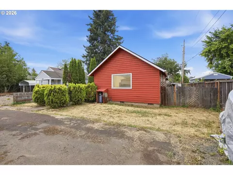355 N Grove Ct, Eugene, OR 97404 photo 4