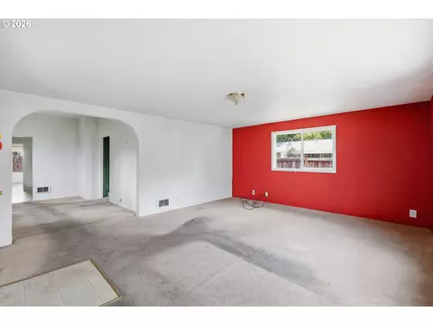 355 N Grove Ct, Eugene, OR 97404 photo 8