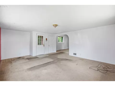 355 N Grove Ct, Eugene, OR 97404 photo 6