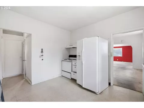 355 N Grove Ct, Eugene, OR 97404 photo 13