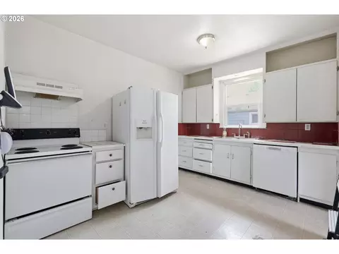 355 N Grove Ct, Eugene, OR 97404 photo 12