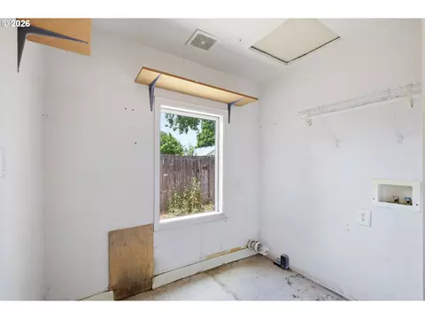 355 N Grove Ct, Eugene, OR 97404 photo 20