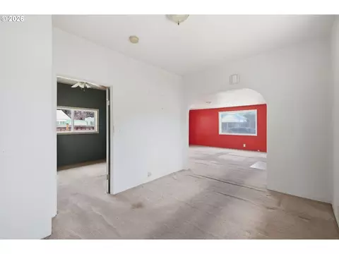 355 N Grove Ct, Eugene, OR 97404 photo 9